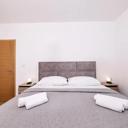 Olea Benkovac-private Pool,garden And Parking