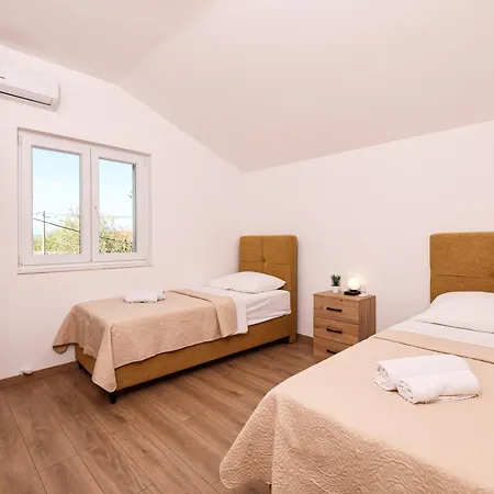 OLEA Holiday Home Benkovac-private pool,garden&parking * Sopot (Zadar)