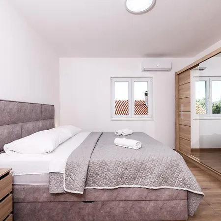 OLEA Holiday Home Benkovac-private pool,garden&parking Semesterbostad Sopot (Zadar)