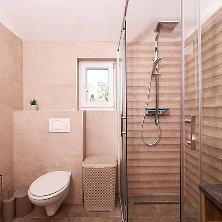 OLEA Holiday Home Benkovac-private pool,garden&parking Semesterbostad
