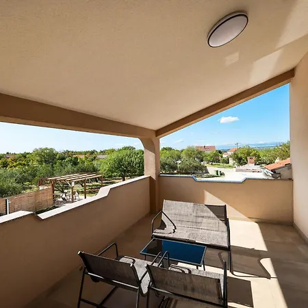 度假居 Olea Holiday Home Benkovac-Apartment With Private Pool,Garden And Parking *