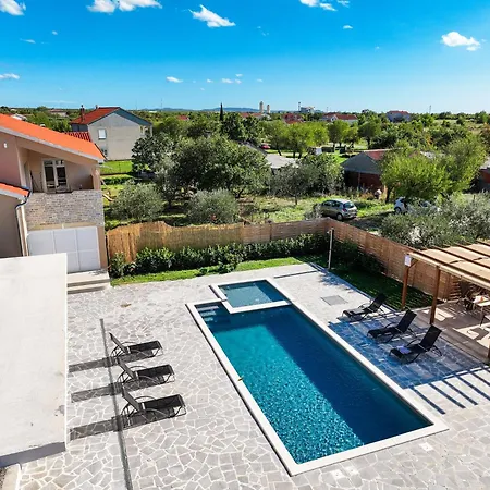 Olea Benkovac-private Pool,garden And Parking *