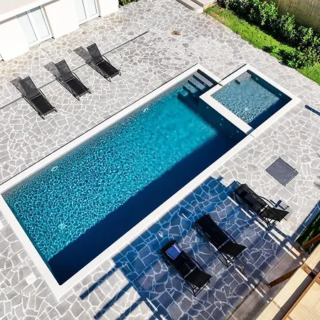 OLEA Holiday Home Benkovac-private pool,garden&parking Semesterbostad