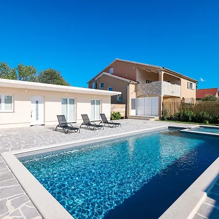 OLEA Holiday Home Benkovac-private pool,garden&parking