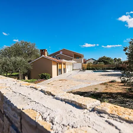 OLEA Holiday Home Benkovac-private pool,garden&parking Semesterbostad *